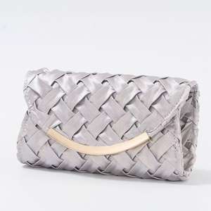 Elegante y Práctica Bolsa de Noche Color Champán, para Llevar en la Mano o al Hombro, Ideal para Bodas, Banquetes y Fiestas - Product Image 4