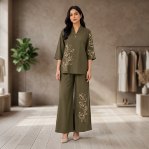 Conjunto de Dos Piezas Verde Oliva para Mujer |   Top bordado con cuello en V y pantalones de pierna ancha - Product Image 4