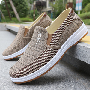 Chaussures tendance en toile de style ancien de Pékin pour hommes, respirantes et confortables, à enfiler, idéales pour le travail et la vente en gros à l'export. - Product Image 2