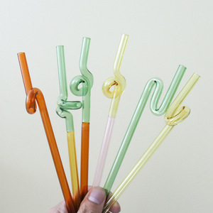 Pajitas de vidrio de borosilicato hechas a mano a precio de fábrica al por mayor pajitas de vidrio arrugado ondulado retorcido - Product Image 5