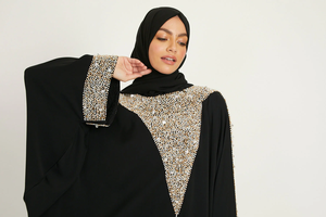 Abaya élégante sur mesure en tissu chiffon, technique de broderie avec perles, robe longue droite maxi style Dubaï. - Product Image 2