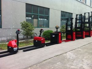 प्रमोशन के लिए शेयर में 1500 किलोग्राम 2000 किलोग्राम का काउंटसंतुलित इलेक्ट्रिक स्टेकर - Product Image 4