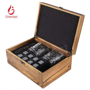 Set Regalo con Cubetti di Ghiaccio per Raffreddare il Whisky, Pietre in Granito e Bicchieri in Vetro, Confezione in Legno, MOQ Ridotto - Product Image 1