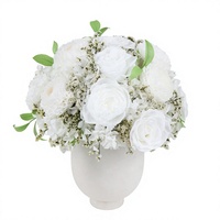Vase en céramique blanche avec roses éternelles et plantes naturelles – Décoration de table pour événements, centres de table, mariages et décoration intérieure