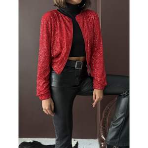 Vestes matelassées rouges pour femmes Topshow, brodées de paillettes, personnalisables, en spandex, cuir, polyester/coton, pour le printemps - Disponible en taille XL - Product Image 1