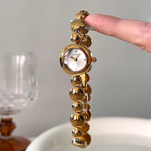 Montre à quartz <span class=keywords><strong>pour</strong></span> <span class=keywords><strong>femme</strong></span> GEDI 62055, mini cadran rond doré, bracelet à chaîne perlée, montre-bracelet élégante et décontractée - Product Image 1