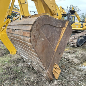 Excavadora Komatsu Pc460LC de segunda mano con motor de 257KW, incluye componentes originales como el motor y la bomba. - Product Image 6
