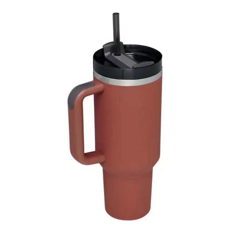 नया डिजाइन ट्रैवलिंग कप कस्टम 40zo स्टेनलेस स्टील गर्मी इन्सुलेशन कार कप बेल्ट हैंडल पुआल