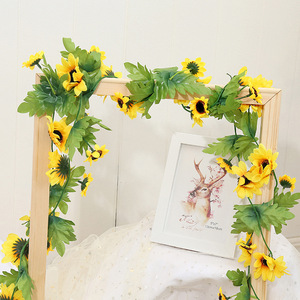Vignes artificielles de tournesol Hanxi jaunes, 17 têtes, grandes fleurs en soie pour décoration intérieure et extérieure, style moderne et simple - Product Image 4