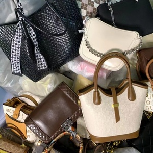 Y BIN NUEVO Popular a Bajo Precio Venta al por Mayor a Granel 90% Limpio Nuevo, Bolsas de Pacas de Moda para Ropa Usada - Product Image 3