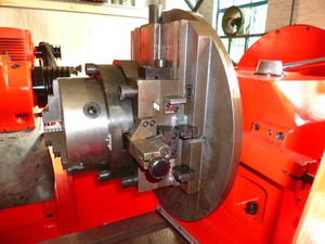 Machine à rectifier les vilebrequins MQ8240 MQ8240A/1000 pour le rectage des vilebrequins de moteur, du cou de vilebrequin et des roulements principaux - Product Image 6