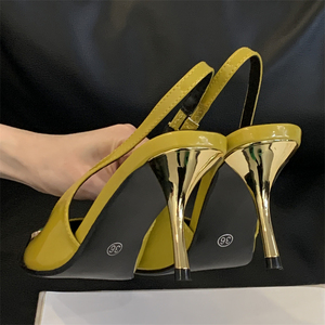 Sandales italiennes sur mesure pour femmes, à bout pointu, avec détails métalliques creux et pierres précieuses, élégantes, pour jeunes femmes, à talons hauts - Product Image 6