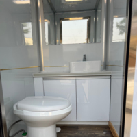 Toilette mobile de conception moderne de remorque de salle de bains portative personnalisable de haute qualité pour le camping extérieur