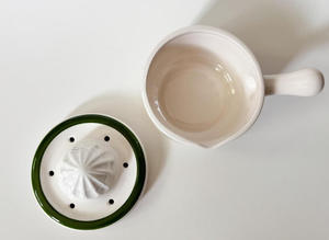 데이지 디자인의 손으로 그린 빈티지 세라믹 감귤 과즙 짜는기구 - Product Image 3