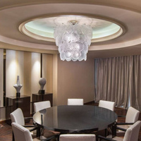 Lustre moderne de luxe sur mesure, grand rectangle, design artistique, pour plafond haut, centre de vente, luminaires suspendus en verre