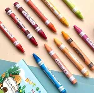 Crayons de cire soyeux non toxiques de haute qualité, 18 pièces, personnalisables, multicolores, ensemble de crayons en bois, fournisseur en gros pour l'exportation - Product Image 1