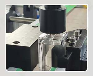 Línea de Llenado de Perfumes Todo en Uno, Llenadora de 6 Boquillas, Tapadora de 2 Husillos, Selladora a Presión, Maquinaria de Empaquetado Cosmético - Product Image 6