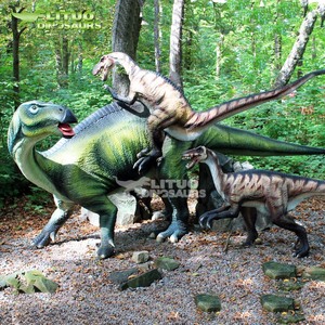 Scène <span class=keywords><strong>de</strong></span> combat entre les <span class=keywords><strong>dinosaures</strong></span> Iguanodon et Deinonychus - Product Image 1