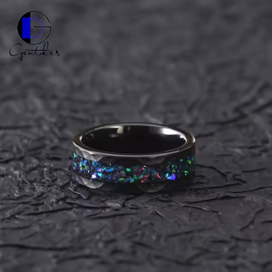 Bague de fiançailles en tungstène noir martelé 8MM avec incrustation d'opale concassée et d'opale galaxie, vente en gros de bijoux Gentdes - Product Image 2