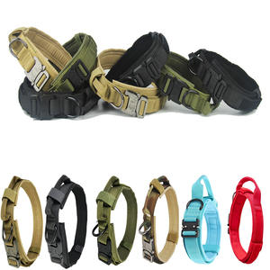 Collier de chien à poils dorés de taille moyenne Collier tactique pour animaux de compagnie Corde de marche souple à dégagement rapide <span class=keywords><strong>Rivet</strong></span> en polyester durable en <span class=keywords><strong>cuir</strong></span> véritable - Product Image 1