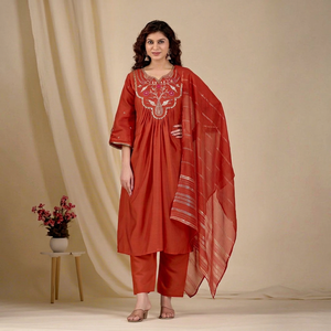 Ensemble Kurta évasé brodé en Mul Chanderi pur pour femme avec pantalon et dupatta jacquard Chanderi - Product Image 1