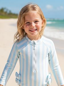 Costume da Bagno per Bambini Little Fresh, Manica Lunga con Zip, Intero, a Righe Blu e Bianche con Fiocco, per Spiaggia e Nuoto - Product Image 1