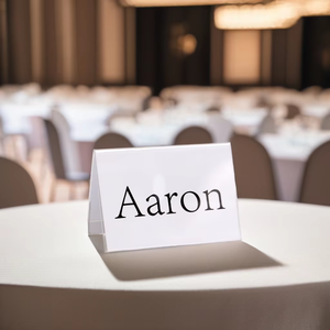 Table triangulaire en acrylique personnalisée en forme de V pour salle de conférence présentoir double face pour juger les cartes nominatives de mariage - Product Image 6