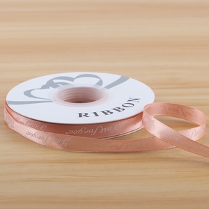 ริบบิ้นโพลีเอสเตอร์พิมพ์ลายตามสั่งสุดหรู พร้อมโลโก้แบรนด์ สำหรับห่อของขวัญและตกแต่งกล่องเสื้อผ้า - Product Image 4