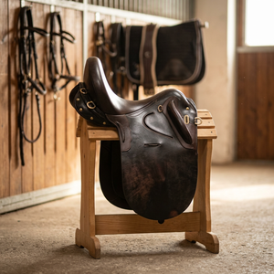 Selle anglaise en cuir véritable australien avec arceau en plastique 15"-17" – Confortable et durable - Product Image 2