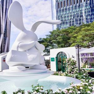 Sculpture en résine de <span class=keywords><strong>grande</strong></span> taille de dessin animé en fibre de verre personnalisée, décoration de <span class=keywords><strong>vitrine</strong></span> de villa, hôtel, boutique, bar, restaurant, galerie d'art - Product Image 3