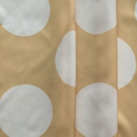 Échantillons Gratuits Tissu Satin Soyeux 100% Polyester Impression Numérique Style Insulaire Micronésien pour la Confection de Robes