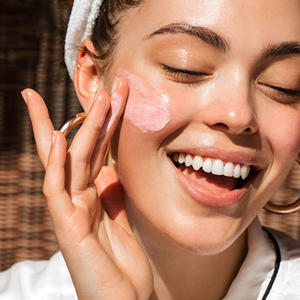 Protector Solar Vegano Orgánico con PDRN de Salmón, SPF 50+ PA++++, Crema Solar que Ilumina y Protege la Piel del Brillo UV, OEM ODM - Product Image 6