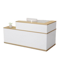 Bureau d'accueil personnalisé avec bordure colorée pour hôtels et hôpitaux, bureau en bois polyvalent au design minimaliste
