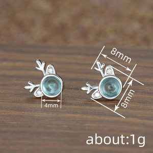 Orecchini a perno mini a forma di cervo da donna, design natalizio, look trasparente, per uso quotidiano, regalo per feste, accessori - Product Image 6
