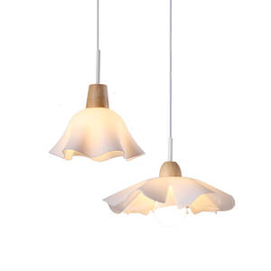 Le lustre dans le magasin, boutique de desserts commerciale, pâtisserie, gâteau, décoration simple, français - Product Image 4