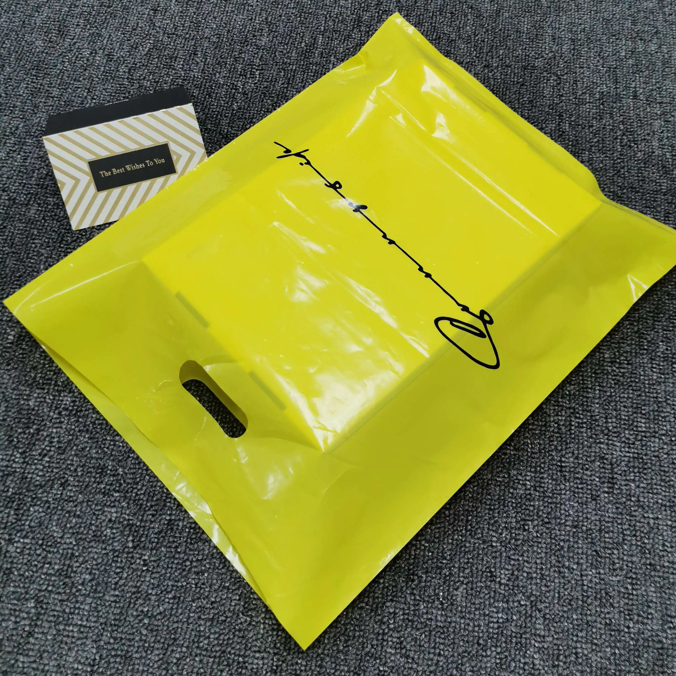 HDPE/LDPEダイカットパッチハンドル独自のロゴが付いたカスタムプラスチック商品小売バッグ安徽省メーカーショッピングバッグ