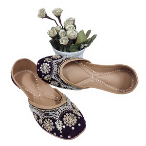Chaussures plates pour femmes en cuir de vache traditionnel indien fantaisie BS International 2025, broderie colorée, bande élastique, tendance - Product Image 5