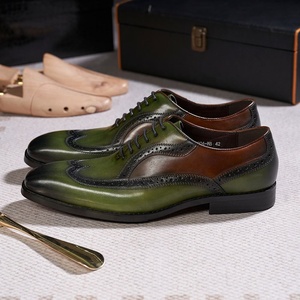 Chaussures habillées pour hommes XuanWu A655, style anglais, à enfiler, en cuir véritable, avec motif floral sur la pointe, légères et respirantes - Product Image 3