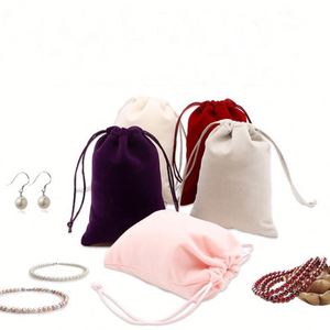 Bolsa de Terciopelo para Empacar Joyería con Logotipo Estampado en Plata y Oro, MOQ Bajo - Product Image 1