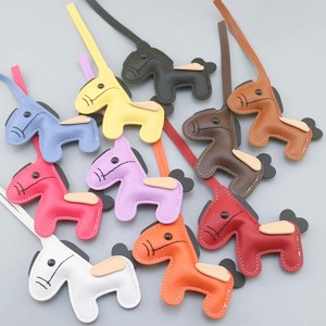 Pendentif porte-clés mignon en cuir PU motif chien saucisse, <span class=keywords><strong>cheval</strong></span>, chat, animal, accessoire <span class=keywords><strong>de</strong></span> sac, breloque pour sac à main, vêtement, voiture - Product Image 4