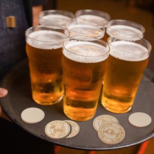Jetons de boisson en bois personnalisés avec logo, billets de toast ronds personnalisés pour bars, festivals de bière, événements, et bons d'entrée - Product Image 4