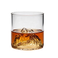Verre transparent de style japonais moderne avec vue sur le mont Fuji pour l'eau, le café, le vin, le whisky