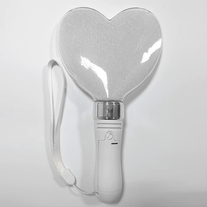 Varita Mágica de Plástico con Luces LED, Palos Luminosos Divertidos con Destello Automático, Funciona con Pilas AAA, Decoración para Fiestas y Conciertos al Aire Libre para Niños - Product Image 2