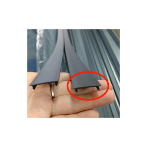 Latte en <span class=keywords><strong>PVC</strong></span>/bande d'étanchéité Formes personnalisées Canal d'extrusion Type C Latte en plastique <span class=keywords><strong>PVC</strong></span> incurvée Couvercle de <span class=keywords><strong>joint</strong></span> de <span class=keywords><strong>porte</strong></span> en <span class=keywords><strong>PVC</strong></span> anti-poussière - Product Image 2