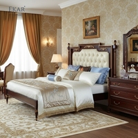 Cama de Lujo Imperial Kensington de EKAR |   Base de Cama de Madera con Diseño Clásico Inglés y Tapizado |   Muebles de Alta Gama para Suite Principal