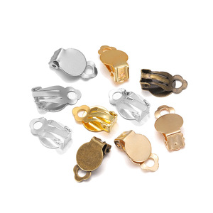 Boucles d'oreilles à clipser 10 mm, plates et lisses, en alliage de zinc, argent, or, bronze antique, rhodium, or KC, pour oreilles non percées - Product Image 1