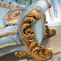 Sofá clásico francés de lujo elegante de gama alta con talla de rosa de madera maciza de tela azul