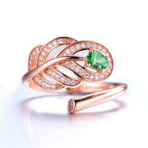 Diseño de <span class=keywords><strong>la</strong></span> pluma ajustable anillo de granate verde piedra 925 joyas de plata pave cz claro - Product Image 1