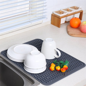 Tapis de séchage en silicone résistant à la chaleur et compatible lave-vaisselle pour évier de cuisine, dessous de plat en silicone durable - Product Image 1