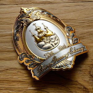 Plaque signalétique en aluminium gravée étanche pour les dispositifs de soins de la peau de luxe Utilisation de la caractéristique de code à barres pour les perruques de parfum de boîte d'emballage cosmétique - Product Image 3